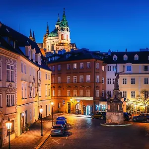 https://old-royal-post-apartments.praguehotelsweb.com